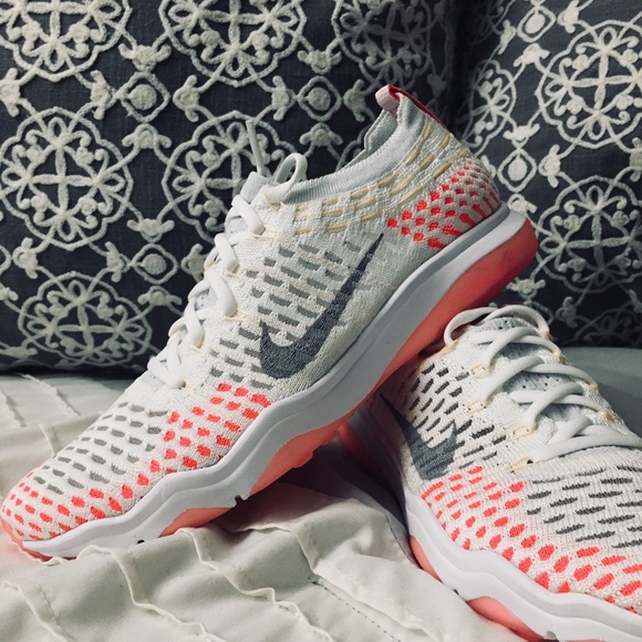 Nike Shoes - SALE Nike Zoom flyknit NWT